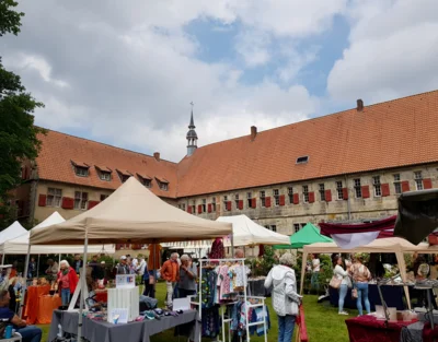 Abbildung Kloster Frenswegen mit Klostermakrt (Bild vergr&ouml;&szlig;ern)