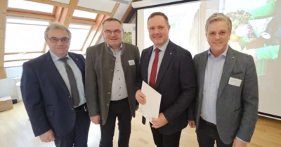v.l.Dr.Siedler,M.Maderer,Landrat B.Obst,GF T.Mörtel (Bild vergr&ouml;&szlig;ern)
