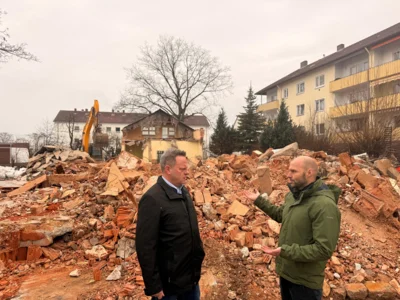 In der Kulmbacher Goethestraße entsteht eine neue, moderne Kinderbetreuungseinrichtung. Die Stadt Kulmbach hat deswegen das alte Bestandsgebäude abgerissen. (Bild vergr&ouml;&szlig;ern)