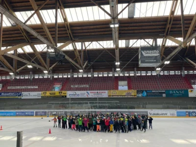 Eisschnelllaufwettbewerb in Bayreuth (Bild vergr&ouml;&szlig;ern)