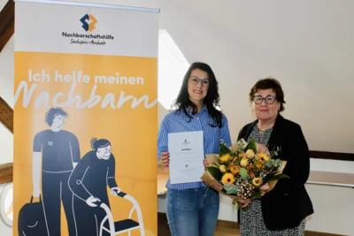 Ministerin Grimm-Benne und Anne Kinzel, 4000. Nachbarschafthelferin (Bild vergr&ouml;&szlig;ern)