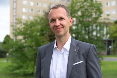 Robert Weidner wird neuer Erster Beigeordneter | 41-jähriger Großräschener folgt auf Grit Klug (Bild: Landkreis OSL/Nora Bielitz) (Bild vergr&ouml;&szlig;ern)