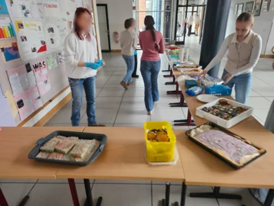 Kuchenbasar im Paulus-Praetorius-Gymnasium (Bild vergr&ouml;&szlig;ern)