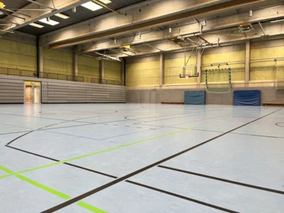 Die sanierte Großsporthalle der Beruflichen Schulen Eschwege nach Abschluss der Bauarbeiten. (Bild vergr&ouml;&szlig;ern)