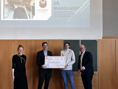 Weihnachtsmarkt mit Herz: Heute Spendenübergabe durch Dr. Niggemann