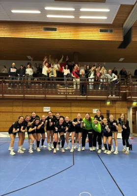 Damen 2 - Auswärtssieg mit Kampf und Leidenschaft – Spiel gedreht (Bild vergr&ouml;&szlig;ern)