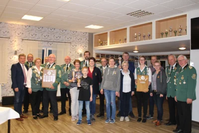 Gemeindepokalschießen in Hagstedt - Andreas Schlömer ist Gemeindekönig (Bild vergr&ouml;&szlig;ern)
