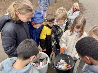 Vorschaubild zur Meldung: Die Regenbogenschule im Einsatz für eine saubere Umwelt