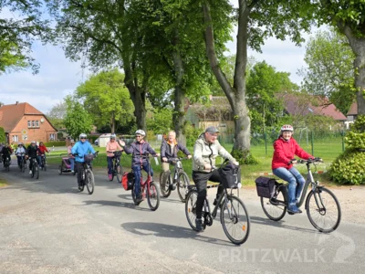 Das „Anradeln in der Prignitz“ ist eine Sternfahrt zur Eröffnung der Rad-fahrsaison, die durch die schöne Prignitzer Landschaft führt. Foto: Stadt Pritzwalk (Bild vergr&ouml;&szlig;ern)
