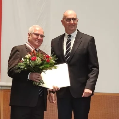 Günther Lüdecke erhält den Verdienstorden des Landes Brandenburg (Bild vergr&ouml;&szlig;ern)
