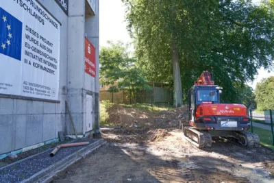 Es tut sich was hinterm Zaun (Bild vergr&ouml;&szlig;ern)