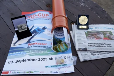 Der Grundstein ist gelegt (Bild vergr&ouml;&szlig;ern)
