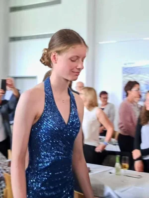 Alvine Holz macht Abitur mit 1,0 (Bild vergr&ouml;&szlig;ern)