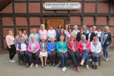 Königinnentreffen (Bild vergr&ouml;&szlig;ern)