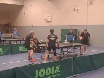 Lorenz Pfahl und Sebastian "Sebi" Schmidt fanden gegen die Ketscher Formation nicht in ihr Spiel (Bild vergr&ouml;&szlig;ern)