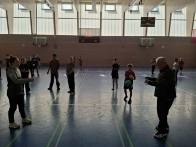 Besonderer Besuch im Sportunterricht