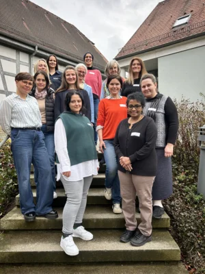 Brücke zwischen Familien und Bildungseinrichtungen