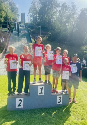 Erfolgreicher Skisprung-Nachwuchs begeistert beim Sommerspringen in Rothenburg (Bild vergr&ouml;&szlig;ern)