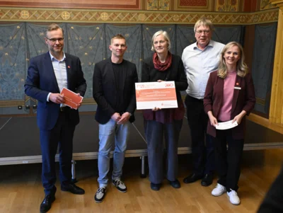 Sparkassenstiftung unterstützt Familienwerkstatt SCHERE-STEIN-PAPIER