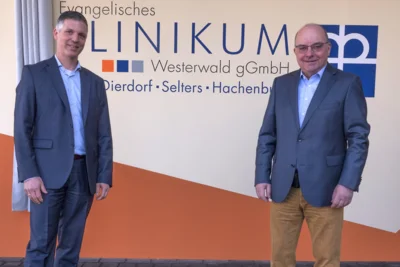 . Jörg Geenen, Geschäftsführer des Evang. Klinikums Westerwald und Hermann-Josef Schneider, Vorsitzender des Fördervereins Dierdorf (Bild vergr&ouml;&szlig;ern)