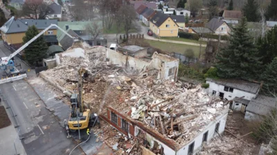 Abriss der Ruine in der Wilhelm-Külz-Straße in Lauchhammer-Ost