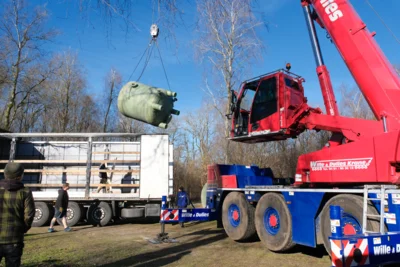 Kran liefert neues Herzstück für Schafflunds Schwimmbad