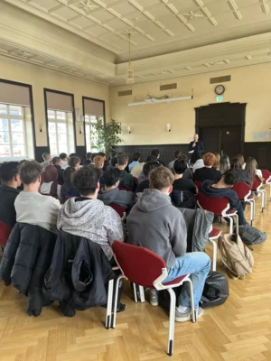 Einblicke in die Kommunalpolitik: Bürgermeister Achenbach zu Besuch an unserer Schule (Bild vergr&ouml;&szlig;ern)