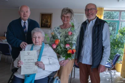 101 Jahre - was für ein stolzes Alter!   Herzlichen Glückwunsch, Frau Fuhrmann! (Bild vergr&ouml;&szlig;ern)