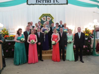 Schützen feiern mit Königspaar Bernd Ripke und Annika Engelmann ein rauschendes Schützenfest (Bild vergr&ouml;&szlig;ern)
