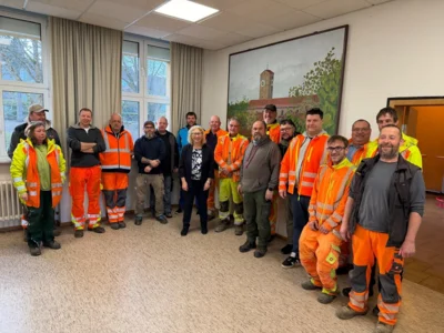 Gemeinsames Frühstück der Mitarbeitenden des Bauhofs und des Winterdienstes der Gemeinde Mandelbachtal im Dorfgemeinschaftsraum in Ormesheim mit Bürgermeisterin Maria Vermeulen.