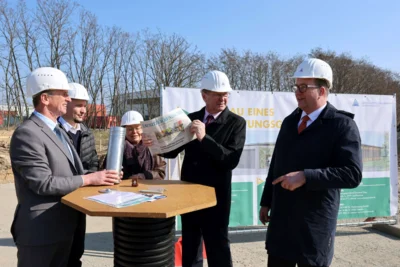 Grundsteinlegung für neues Verwaltungsgebäude Foto AEV Steffen Rasche (Bild vergr&ouml;&szlig;ern)