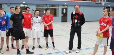 Meldung: Von der Abiturprüfung direkt zur Fußballstunde mit Peter Neururer