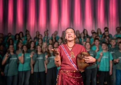 Das Adonia-Musical „Treffpunkt Brunnen – Jesus und die Frau aus Samarien“ ist am 4. April um 18.30 Uhr in der Puschendorfer Konferenzhalle zu sehen..Foto: Veranstalter