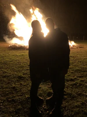 Osterfeuer in Wormlage (Bild vergr&ouml;&szlig;ern)