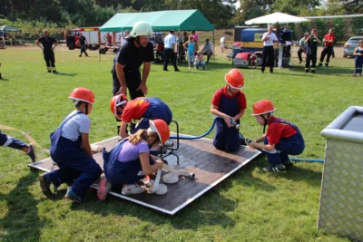 Kinder und Jugendfeuerwehr beim Stadtjugendfeuerwehrtag (Bild vergr&ouml;&szlig;ern)