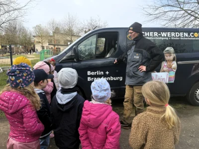 Foto: ABC Zwerge beim Sicherheitstraining © Kita Purzelbaum Foto zur Meldung: Sicherheitstraining für ABC Zwerge