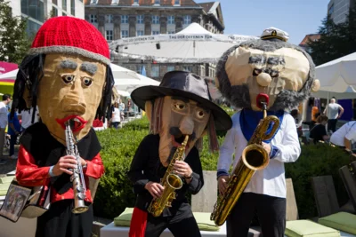 Für musikalische Unterhaltung sorgt ab 14 Uhr die Marching Band SAX PUPPETS mit einem Walk-Act I Foto: Maria Heinrich (Bild vergr&ouml;&szlig;ern)