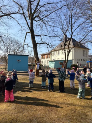 Meldung: Der Osterhase zu Besuch in der "Märchenkiste"