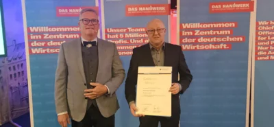 v.l. Obermeister Harald Karger, Goldmeister Hans-Peter Schneider