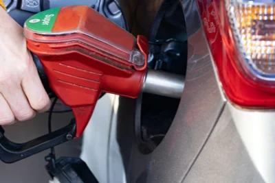 Höhenflug der Kraftstoffpreise: Gleichmäßiger Fahrstil mildert die Folgen (Bild vergr&ouml;&szlig;ern)