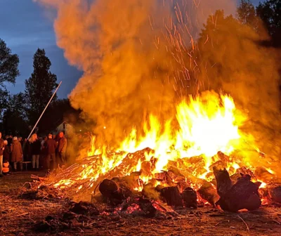 Foto: Osterfeuer © Gemeinde Rangsdorf - AL22 Foto zur Meldung: Osterfeuer in Groß Machnow