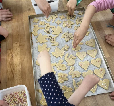 In der Osterbäckerei (Bild vergr&ouml;&szlig;ern)