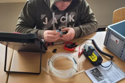 Meldung: Kamera läuft: Videodreh zu 12V-Ölpumpen