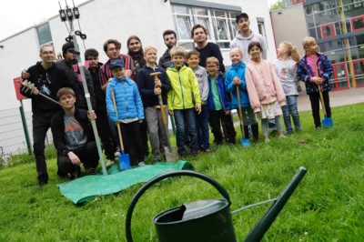 Meldung: Baumpaten nutzen Bodenfeuchtesensoren