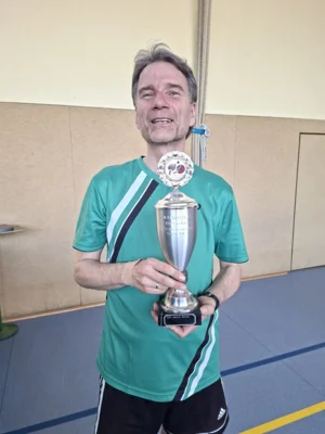 Foto zu Meldung: Tischtennis - Roland Bunde ist neuer Vereinsmeister im Einzel in 2026 ...