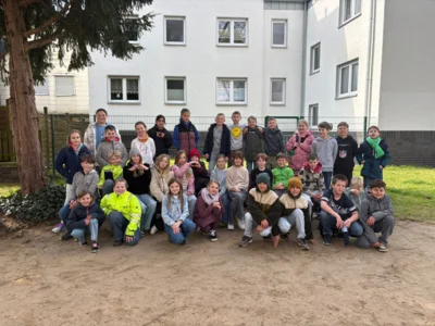 Klasse 4 besucht den Wochenmarkt in Unna (Bild vergr&ouml;&szlig;ern)