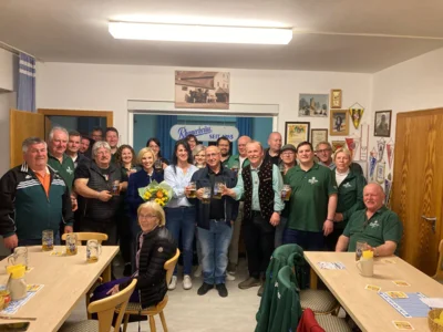 Eine Abordnung der Edelweißschützen Moosbach hatte sich zur Bierprobe nach Rhan zur Brauerei Rhanerbräu aufgemacht.