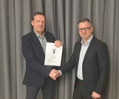 Boris Matuszczak, Co-Geschäftsführer der Trajan Invest GmbH und André Bruchmann, Geschäftsführer der Wohnungswirtschaft Fürstenwalde GmbH (vr). (Bild vergr&ouml;&szlig;ern)