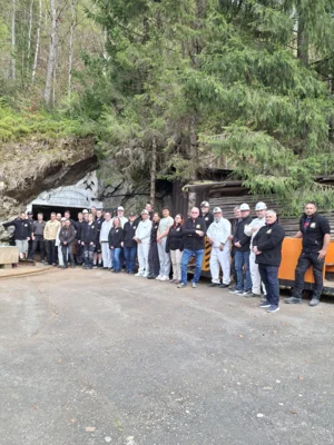 Ein Teil unserer ehrenamtlicher Helfer bei der Sicherheitseinweisung. Bild: C. Jäger (Bild vergr&ouml;&szlig;ern)