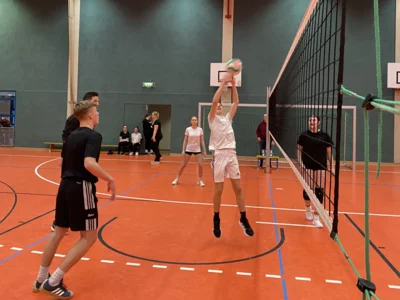 Meldung: Volleyball-Turnier und Flohmarkt sorgen für besondere Atmosphäre vor den Winterferien